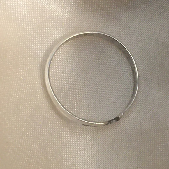 ❤️ 5 for $10 PRICE DROP 
Adjustable Silver Band Ring - Picture 4 of 4